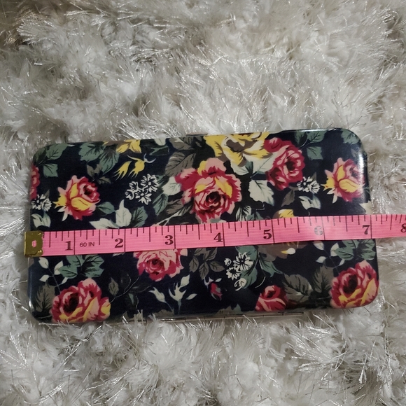 BlackPoppy / Charming Charlie Floral Wallet and Coin Pouch Set - Picture 7 of 12